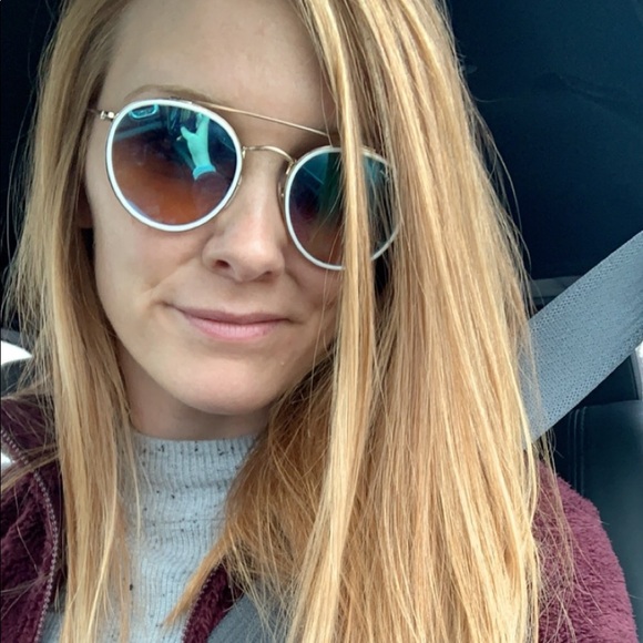 Meet your Posher, Allison - Picture 1 of 1